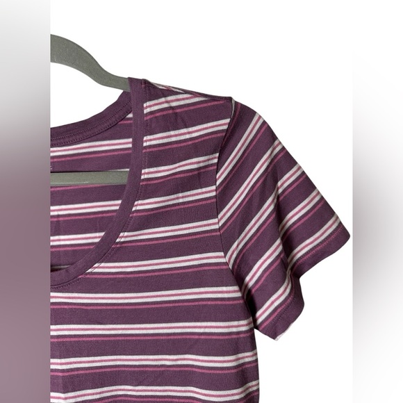 a.n.a Women’s Striped Short Sleeve V-Neck T-Shirt Purple Pink White Size Small - Picture 2 of 5